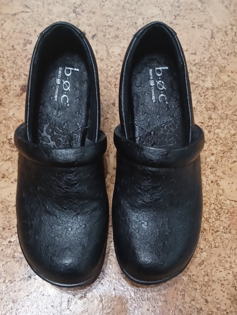 B. O. C. Born Women's Nadiyya Black Ostrich Print Comfort Clogs Size 7.5